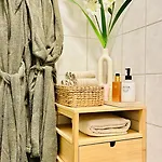 Modern Suites, Excellent Location In The Heart Of * Bergen