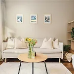 Modern Suites, Excellent Location In The Heart Of Апартаменты *