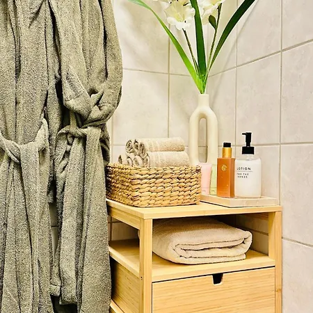 Modern Suites, Excellent Location In The Heart Of Lejlighed *