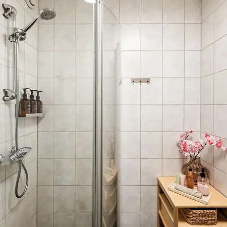 Modern Suites, Excellent Location In The Heart Of *