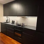 아파트 Modern Suites, Excellent Location In The Heart Of